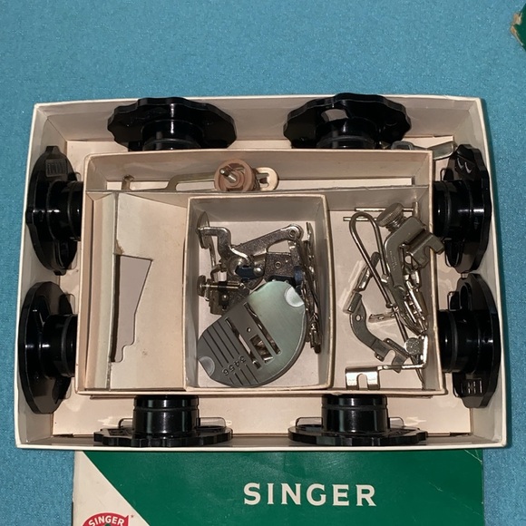 SINGER button hole and zipper attachment kits vintage 1950-1960 NEW in box - Picture 4 of 7